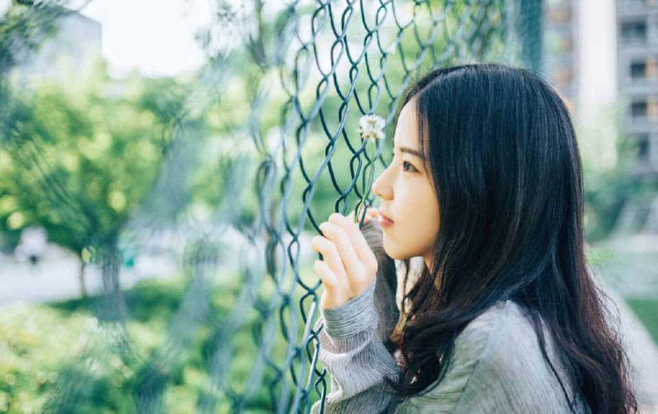 “子度来了？”刘璋苦涩一笑，目光突然一动，看向孟达道：“当初吕布在冀州推广均田，致使万民争相拥护，如今我于益州推广均田，虽恶世家，然惠及百姓，孟达速去张贴榜文，言国难当头，邀万民守城！”